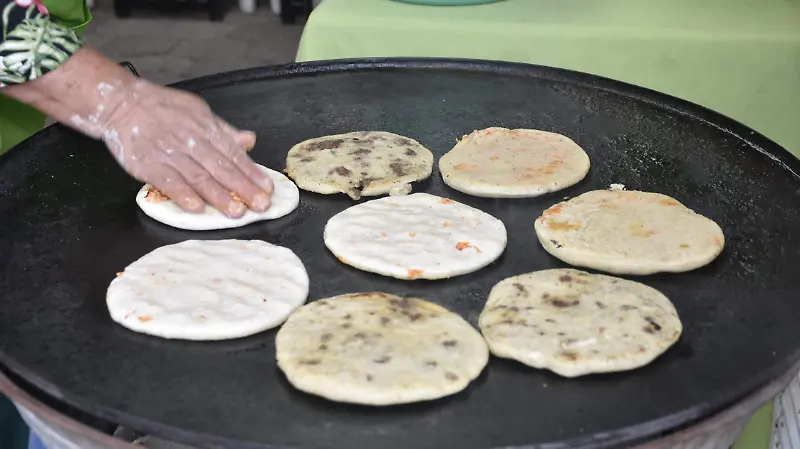 Gorditas de queso y migajas una tradición de Celaya. 